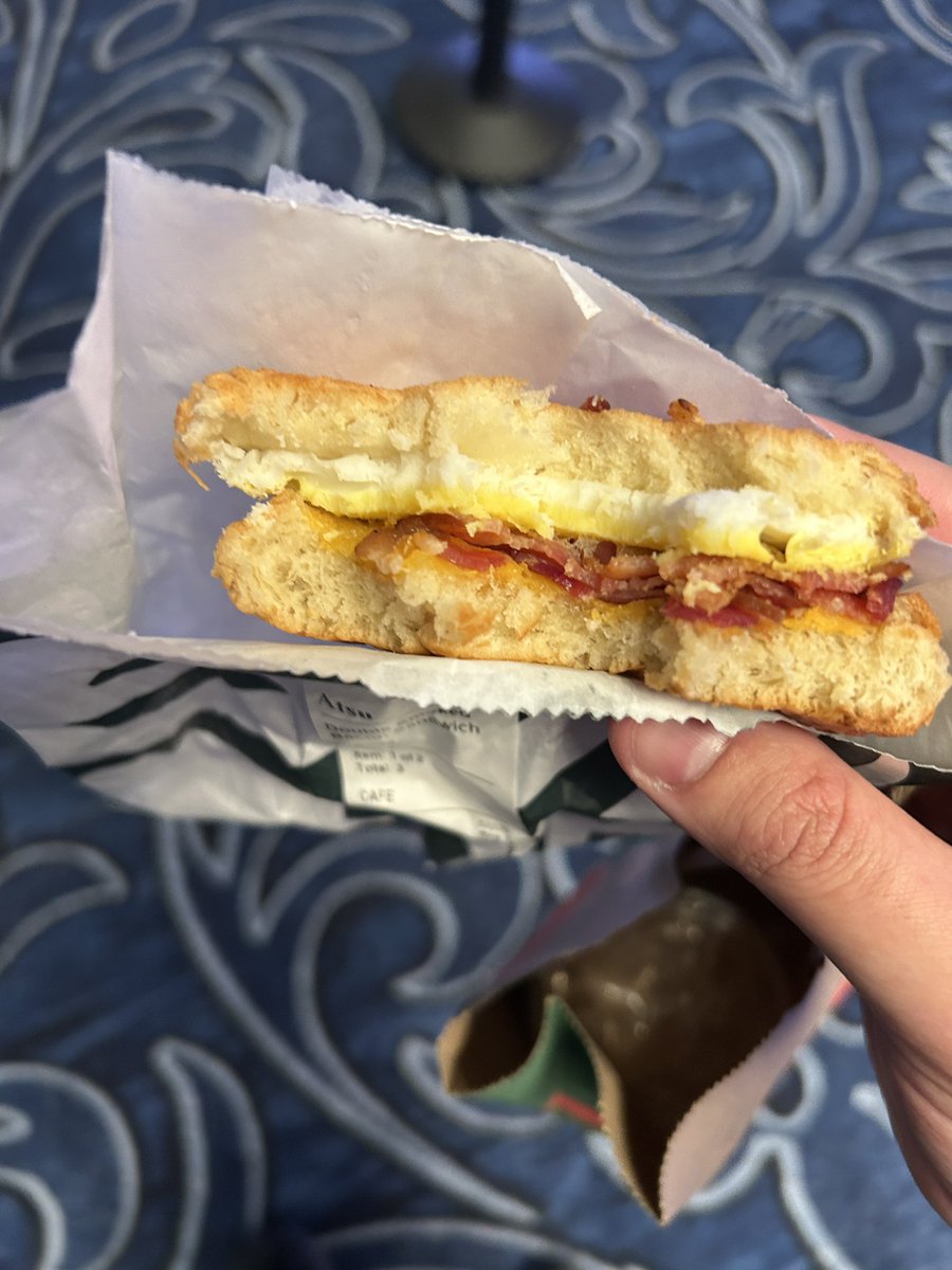 スタバ【お値下げ中】 アメリカのスタバは名前伝えて受け取るのね…… 何言ってるか分からん