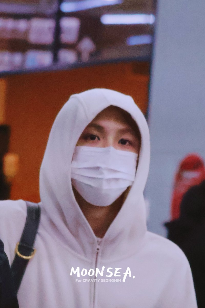 251204 KHH 도착

(*☻-☻*)

#크래비티 #CRAVITY #성민 #SEONGMIN #ソンミン