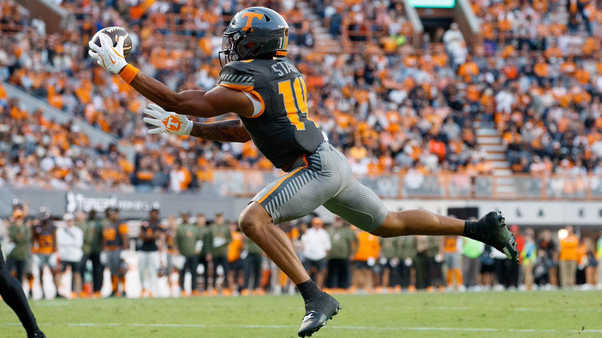 Bill_Martin's tweet image. Where @Vol_Football WR and SEC FOY candidate Braylon Staley ranked among freshmen ⤵️

Rec (64*) - 1st SEC, 2nd FBS 
Yds (806) - 1st SEC, 2nd FBS 
TDs (6) - 1st SEC, 4th FBS 

* - was 3rd in SEC among all players
