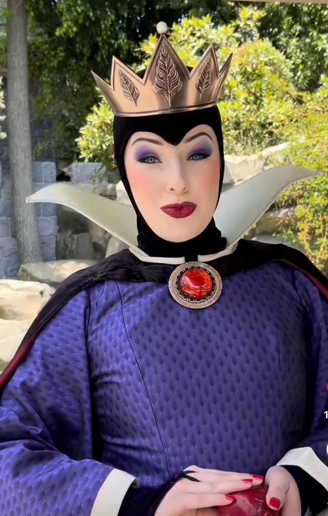 DE2EmilyHanmore's tweet photo. i luv u #savetheevilqueen https://t.co/PWampdkbnK