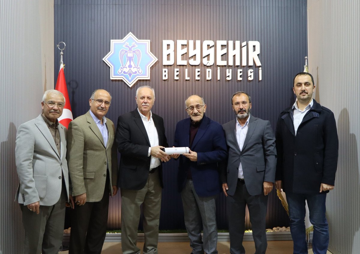 Beysehir ilçe başkanımız Sayın Mehmet Güneş ve yönetim kuruluyla birlikte, Beyşehir belediye başkanı Sayın Adil Bayındır 'ı ziyaret ettik. 
Sayın başkana nazik ev sahipliği ve tecrübe aktarımları için çok teşekkür eder, başarılı çalışmalarının devamını dileriz.