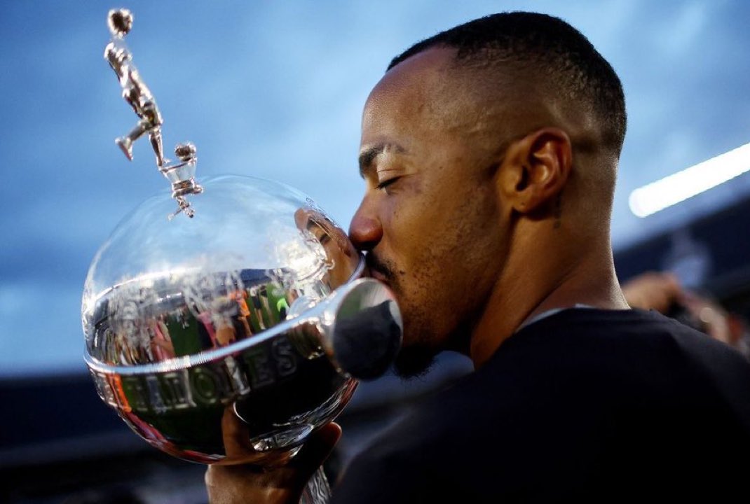 futtmais's tweet image. “Sou apaixonado pelo Botafogo, faz parte da minha história. Eu não sou nada sem o Botafogo.”

“Acho que ninguém me conheceria, ninguém conheceria o Marlon de hoje se não fosse o Botafogo, por tudo que o Botafogo me deu.”

- Marlon Freitas, para a RomárioTV.