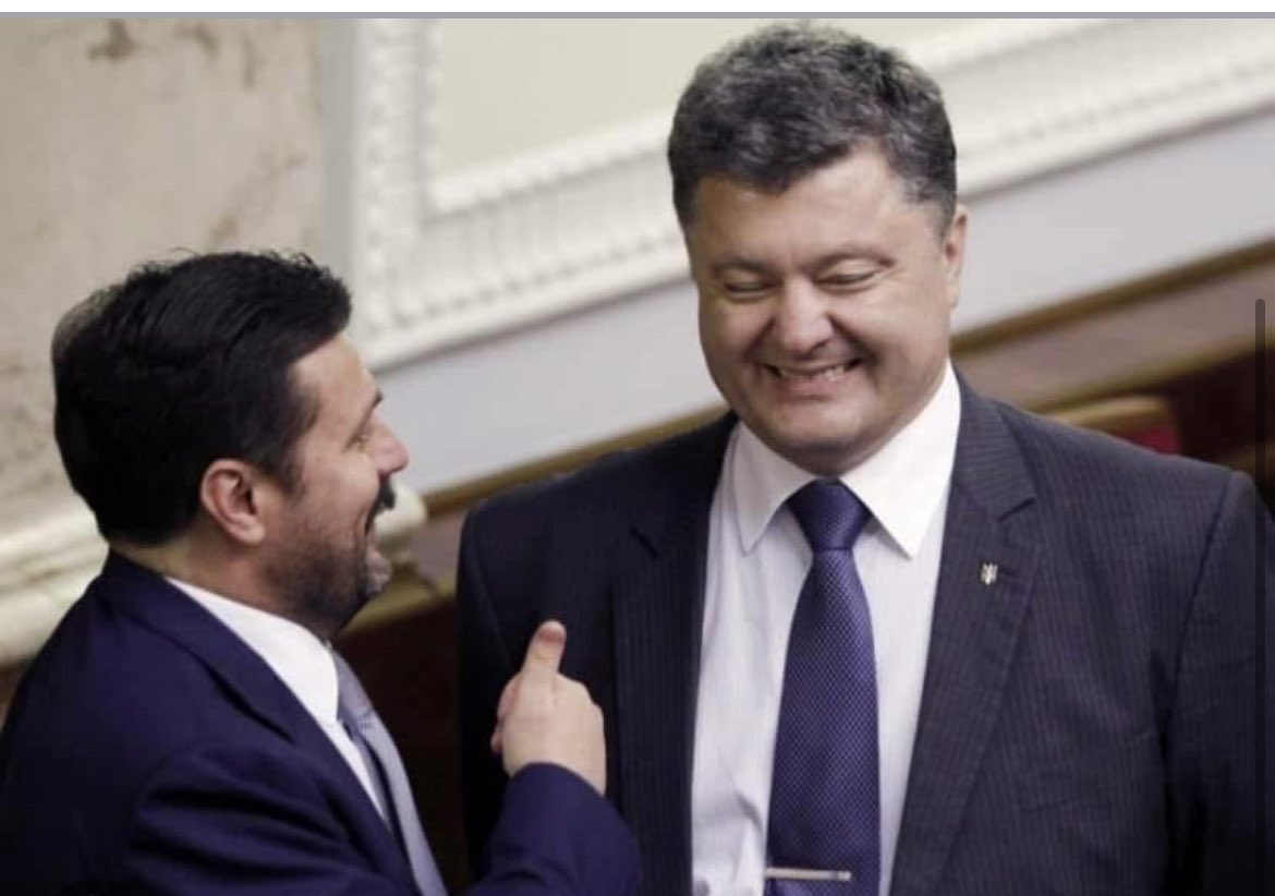 До уваги усіх борців і борЦиць з корупцією:
основоположник корупційних схем у Енергоатомі Деркач:
Світлини з самими чесними і не підкуп ними політиками
Деркач -переховується в Сосіі
Його чудові друзі серуть не в кукурудзі, а у мізки українців завдяки НАБУ і вашій продажності🤮