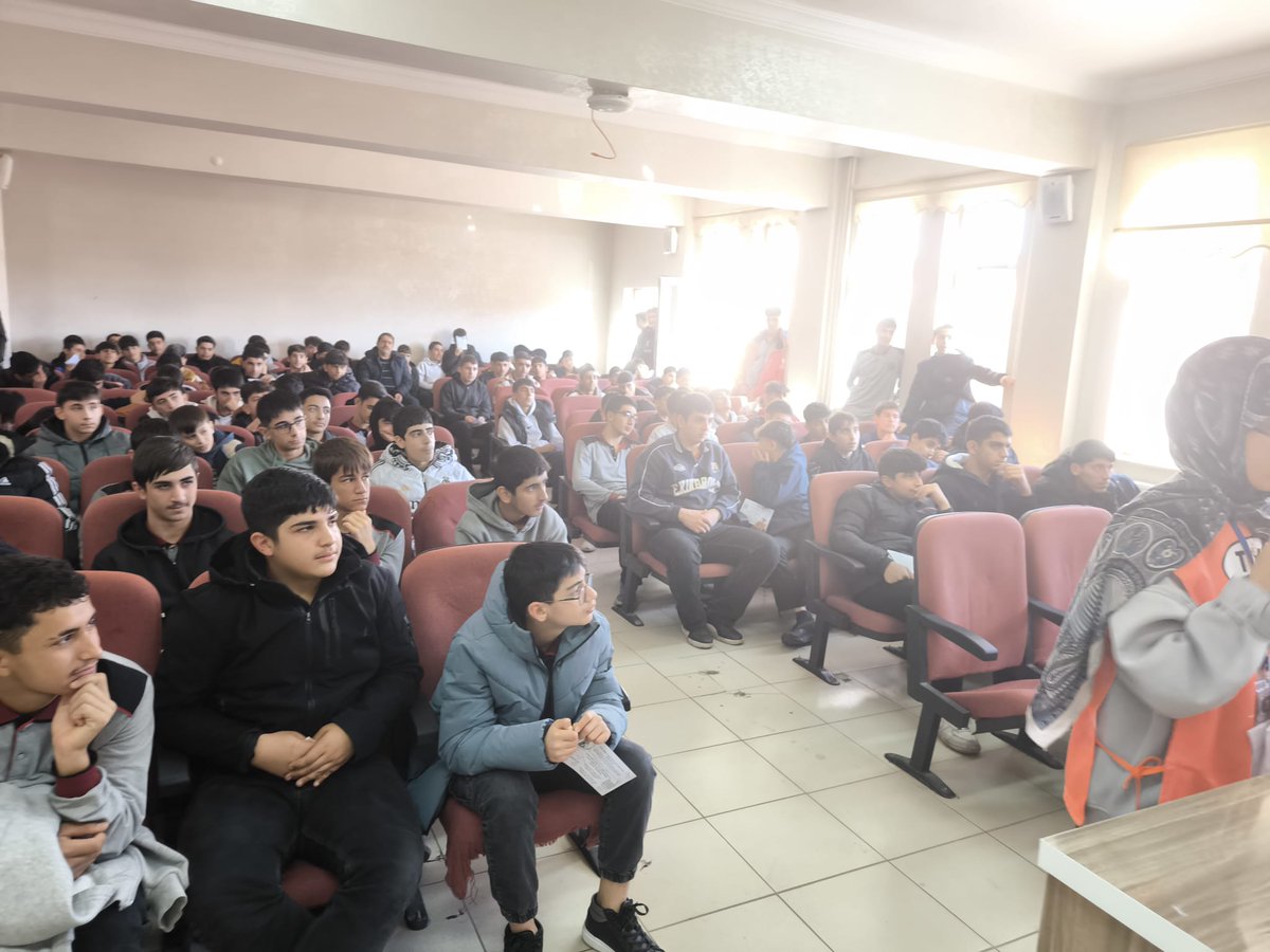 BingolMtal's tweet image. 📚🌱TEMA Vakfı ile Geleceğe Nefes!
Öğrencilerimize çevre bilinci kazandırmak, doğayı koruma farkındalığını artırmak için düzenlediğimiz semineri büyük bir ilgiyle gerçekleştirdik.
Doğa için küçük adımlar, gelecek için büyük umutlar
#TEMA #ÇevreEğitimi 
@ahusta07
@MustafaOzel66