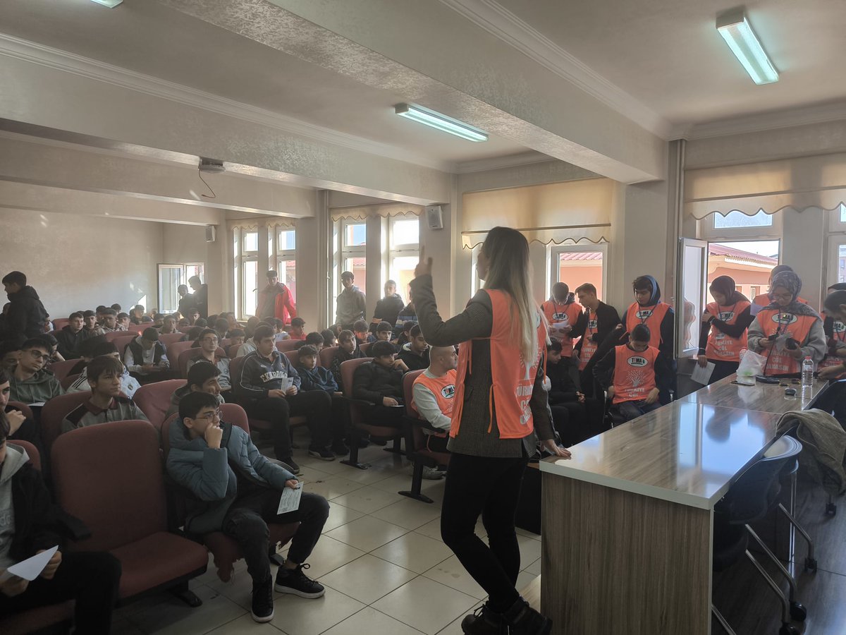 BingolMtal's tweet image. 📚🌱TEMA Vakfı ile Geleceğe Nefes!
Öğrencilerimize çevre bilinci kazandırmak, doğayı koruma farkındalığını artırmak için düzenlediğimiz semineri büyük bir ilgiyle gerçekleştirdik.
Doğa için küçük adımlar, gelecek için büyük umutlar
#TEMA #ÇevreEğitimi 
@ahusta07
@MustafaOzel66