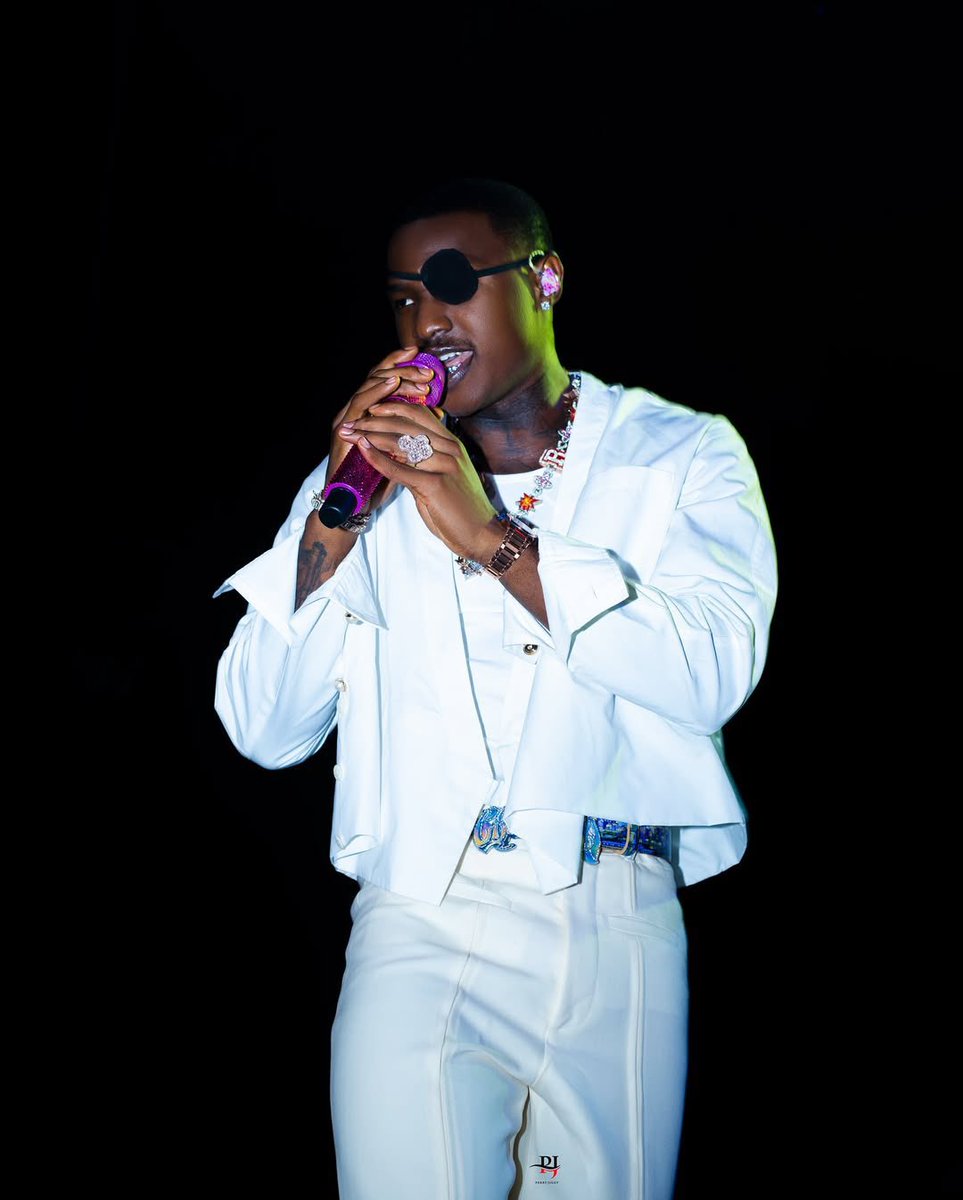 MusiqFro's tweet image. 🚨 Ruger has now surpassed 1 BILLION streams across all credits on Spotify. 🎵👏🏾