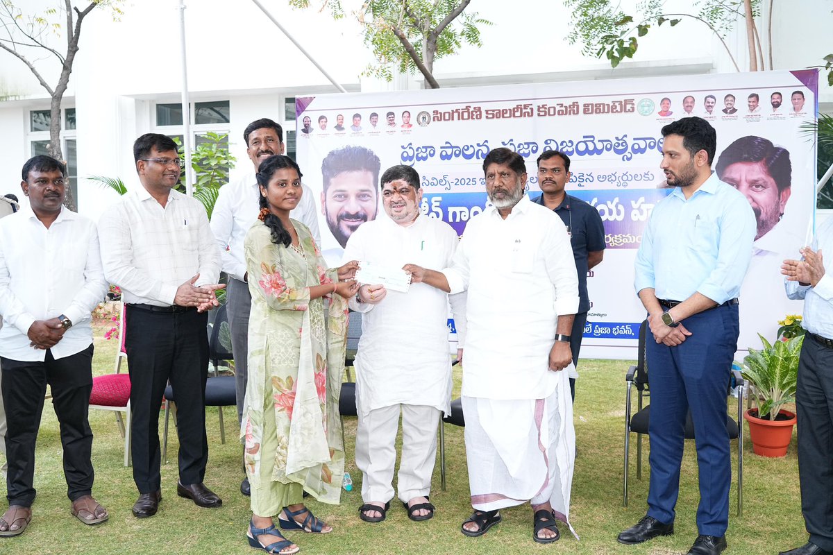 IPRTelangana's tweet photo. Rajiv Gandhi Civils Abhay Hastham Scheme — Financial aid for every UPSC aspirant who qualifies

Hon’ble Deputy CM Shri Bhatti Vikramarka Mallu @Bhatti_Mallu distributed ₹1 lakh each to 50 candidates selected for the UPSC Civil Services Interview stage at Praja Bhavan.

He announced that every candidate who qualifies for Mains or Interviews will receive support — with no cap on numbers.
• ₹1 lakh for Mains qualifiers
• ₹1 lakh + accommodation in Delhi for Interview qualifiers

This year, 202 cleared Mains and 50 reached Interviews, showing the growing impact of the scheme under Singareni’s CSR.

The Deputy CM urged aspirants to serve society with integrity and announced the setting up of an Interview Board with senior officials for guidance.

Hon’ble Minister Shri Ponnam Prabhakar @Ponnam_INC, CMD N. Balaram, and senior Singareni officials joined the programme.

#Telangana #UPSC #CivilServices #AbhayHastham #iprtelangana #Singareni #YouthEmpowerment #TelanganaRising #UPSC2025