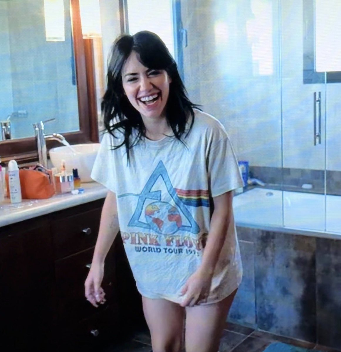 lali_mafia's tweet image. era muy dificil recopilar tantos años de carrera, esfuerzo y logros en 1 hora pero han conseguido con creces que podamos conocer su versión mas pura y descubrir un poco mas de ella en momentos tan íntimos

que privilegio ser contemporáneos a lali espósito ❤️‍🩹

#LaliEnNetflix