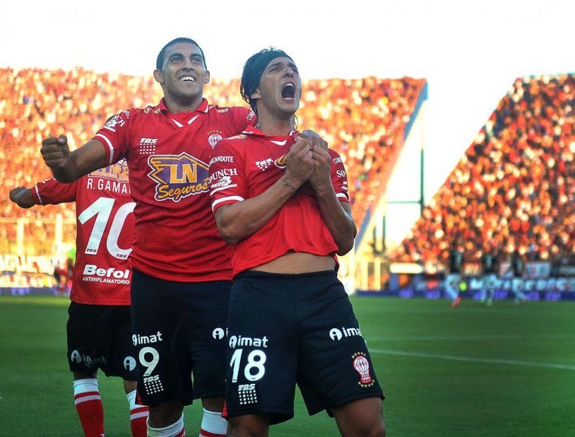 El ídolo de muchas infancias, como la mía y el líder más positivo que tuvo este club en mucho tiempo. Jamás armó un quilombo y sumó desde donde le tocaba.

Las calles de Patricios jamás te olvidarán RAMÓN WANCHOPE ABILA.