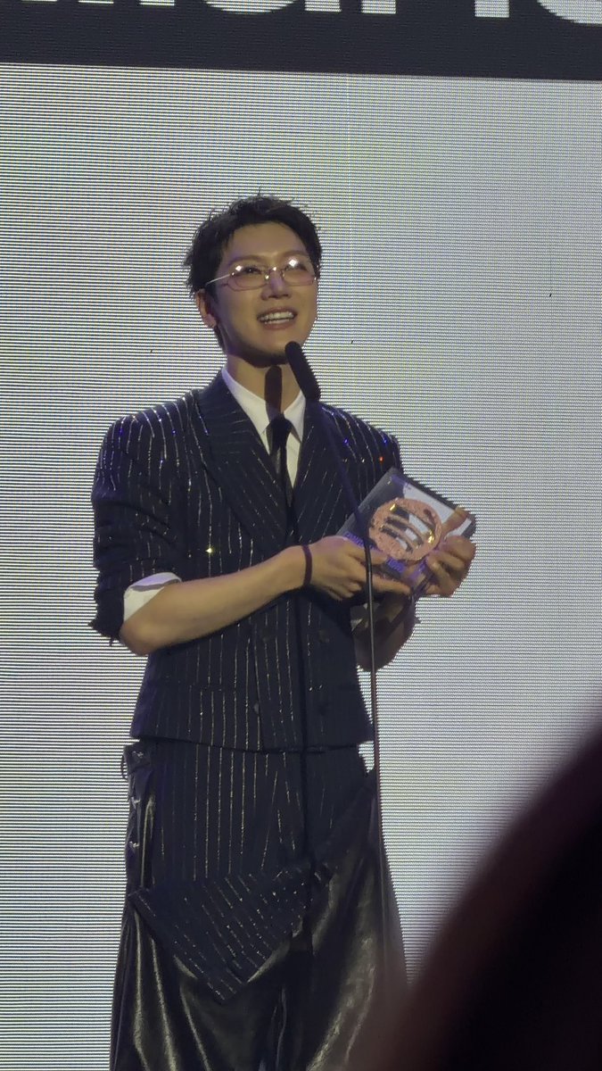 TFEANH27's tweet image. รางวัลนี้ของเตนล์ค้าบ #TENxSpotifyTH25