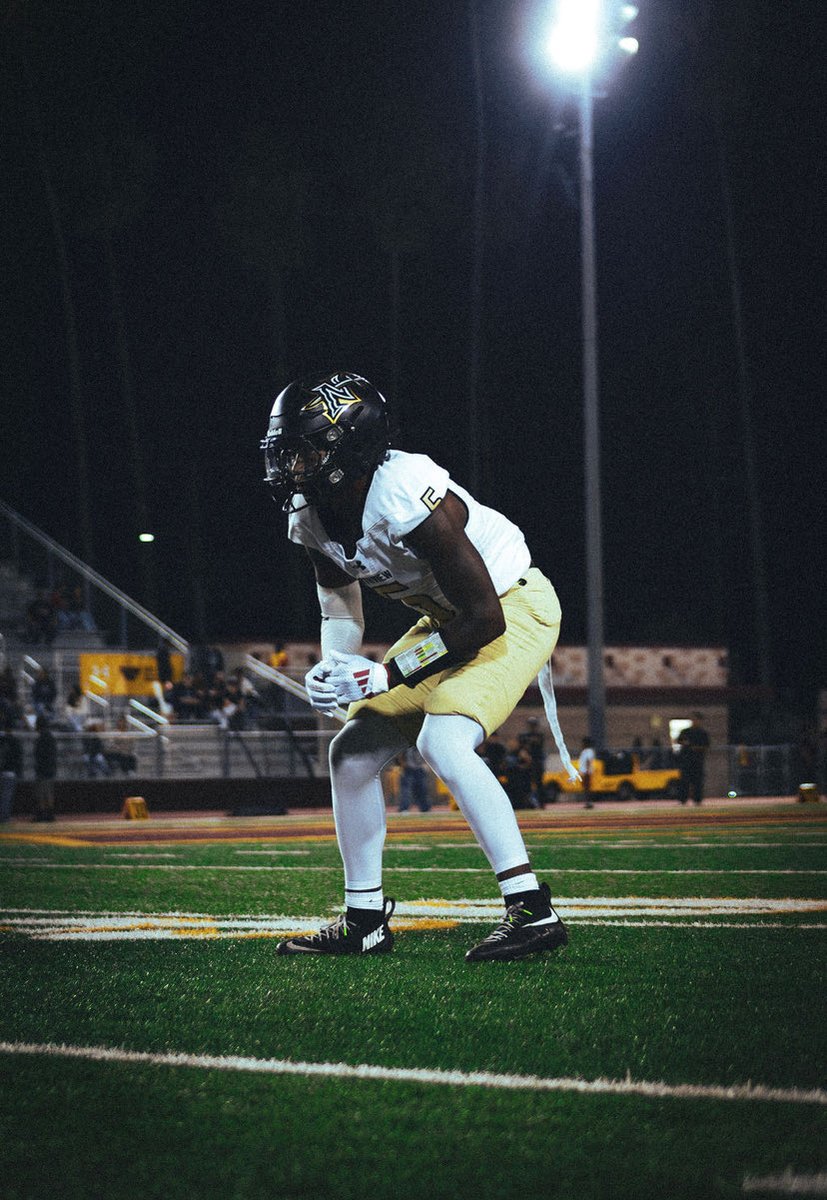 First Team All-offense. First Team All-Defense. 🙏🏽💯
Not satisfied.
hudl.com/v/2SjsZh