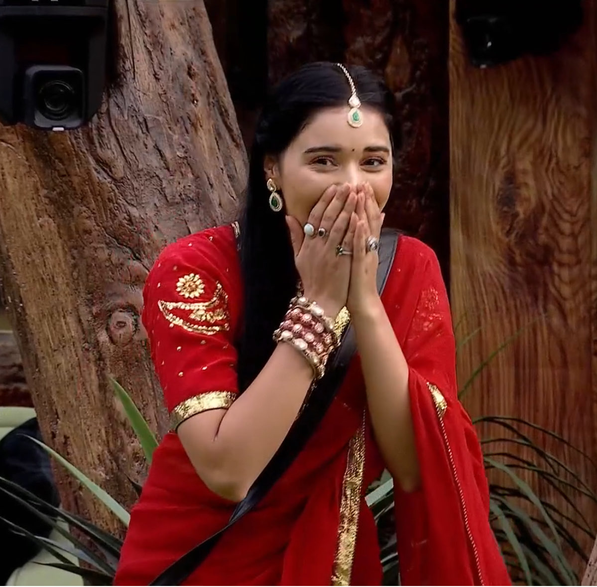 SatyavadiLadki's tweet photo. Bb was teasing Tanya kia bat kia kadahi se Tanya 
Wow congratulations Tanya becomes the 3rd finalist 
Tanya - thank you my fans so much 
JAI SHREE RAM 🥰😍

#TanyaMittal
#BiggBoss19 https://t.co/evCxCDoTOI