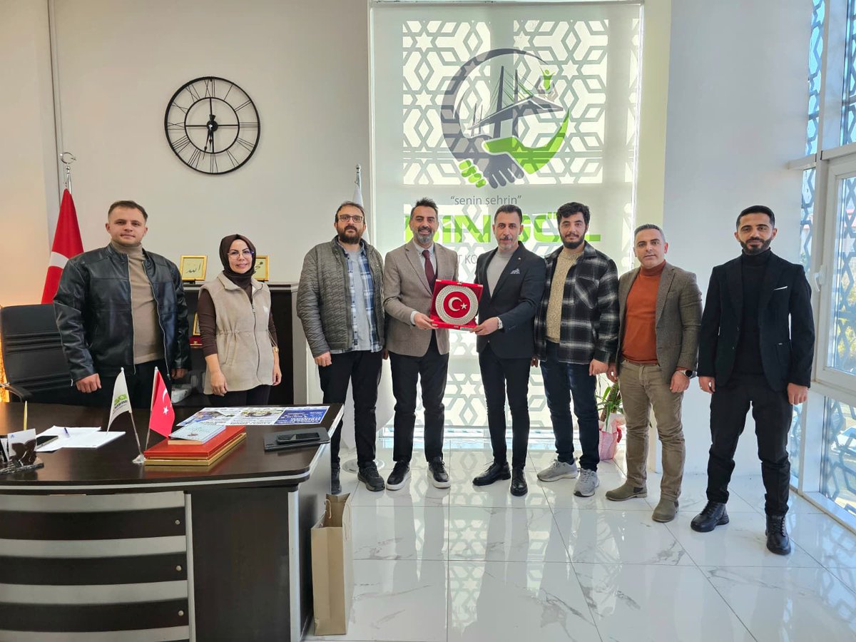 TOBBBingolGGK's tweet photo. TOBB İl Genç Girişimciler Kurulu Başkanı Mehmet Temiz ve kurul üyeleri, Kent Konseyi Başkanı Yunus Kuyuldar’ı makamında toplu bir ziyaret gerçekleştirdi.
Ziyarette; Gençlik Konseyi Başkanı Muhammed Bayşu ve Kadın Konseyi Başkanı Nevin Evliyaoğlu da hazır bulundu. https://t.co/B6EVtHtpjl