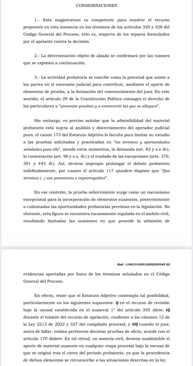 jairoparrac's tweet photo. LÍMITES DE LA PRUEBA SOBREVINIENTE EN EL PROCESO CIVIL. EXCEPCIONALIDAD, OPORTUNIDAD Y SUJECIÓN ESTRICTA AL CÓDIGO GENERAL DEL PROCESO. TSB: El Tribunal señala que la prueba sobreviniente es una figura excepcional y de alcance restringido. 

Su admisibilidad no depende solo de que el documento sea posterior, sino de que exista una autorización legal expresa que permita incorporarlo fuera de las etapas probatorias previstas. Destaca que en el proceso civil los momentos para aportar pruebas son perentorios y que, una vez cerrados, no es posible reabrir el debate probatorio.

Aclara además que las reglas provenientes de otros regímenes, como el penal, no se trasladan al ámbito civil, donde la oportunidad probatoria está regulada de manera estricta por el Código General del Proceso. En ausencia de una norma que habilite el ingreso tardío del material suasorio, la prueba presentada extemporáneamente no puede ser admitida —⬇️⬇️—