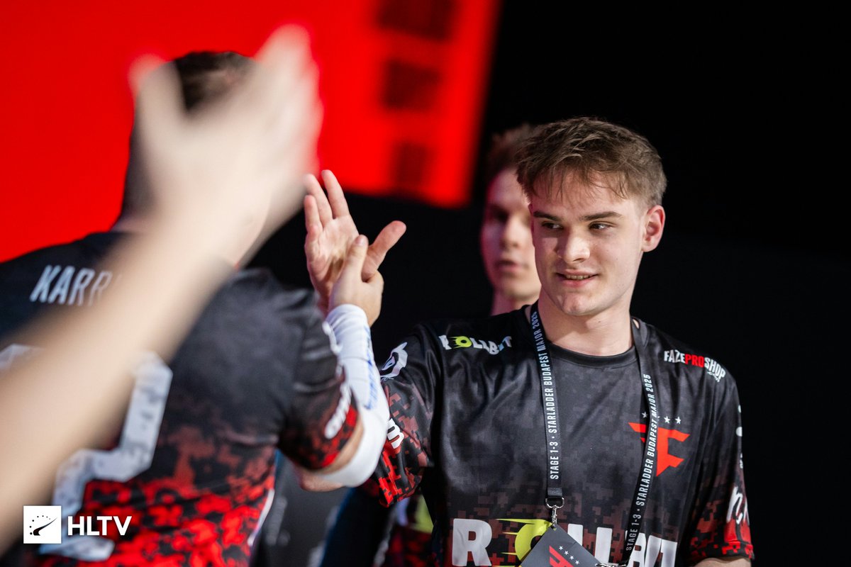 HLTVorg's tweet photo. 6th win in a row now for @FaZeEsports 🚨 https://t.co/qVN3RBwmCG