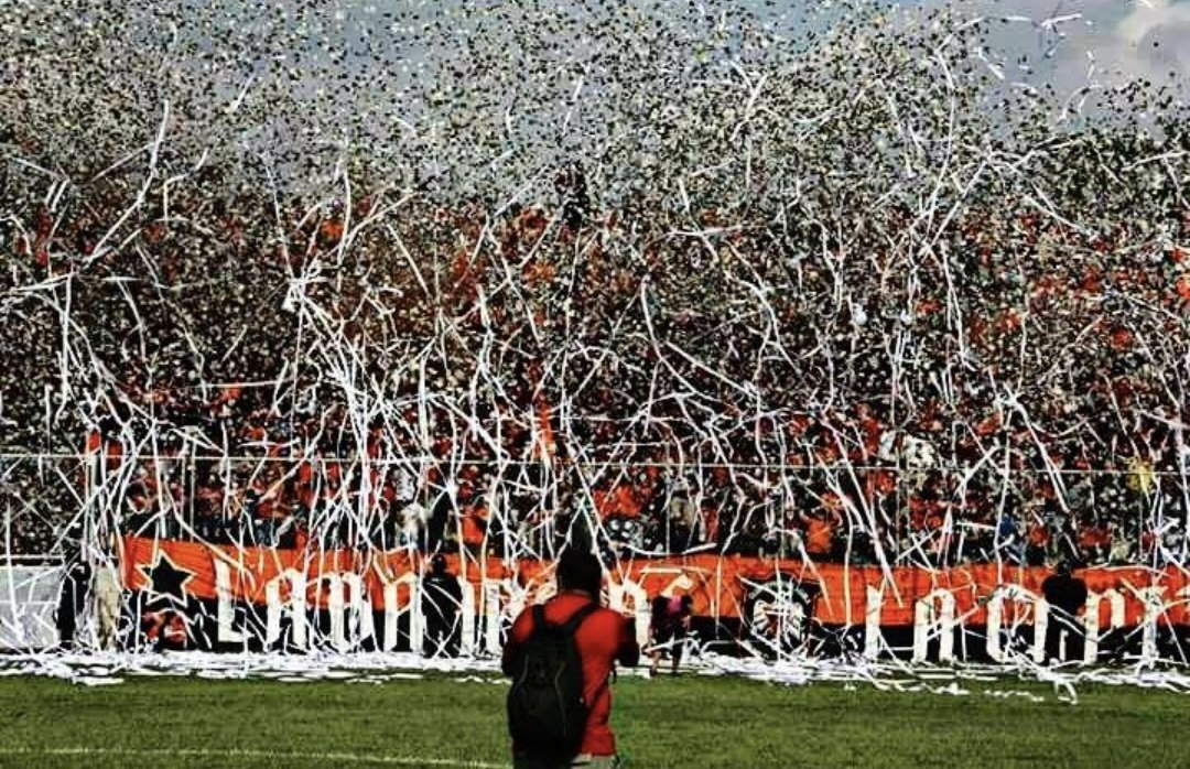 borracho76's tweet photo. Volvemos a casa JFB
Vamos @LABANDA_CAPITAL 
LA HINCHADA MAS POPULAR
🥁🎺🥁🎺🦅🦅🦅🟠⚫️🥁🎺🟠🟠🟠 https://t.co/35q0n8rczZ