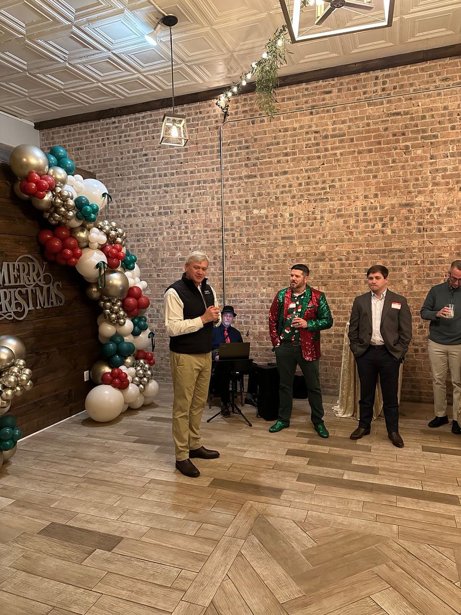 CommTemple's tweet image. It was a festive time last night when the 𝗡𝗼𝗿𝘁𝗵𝘄𝗲𝘀𝘁 𝗖𝗵𝗮𝗽𝘁𝗲𝗿 𝗼𝗳 𝗣𝗿𝗼𝗳𝗲𝘀𝘀𝗶𝗼𝗻𝗮𝗹 𝗜𝗻𝘀𝘂𝗿𝗮𝗻𝗰𝗲 𝗔𝗴𝗲𝗻𝘁𝘀 welcomed me to their annual Christmas Party. Everyone was in good spirits, recognizing that progress is being made to improve Louisiana's…