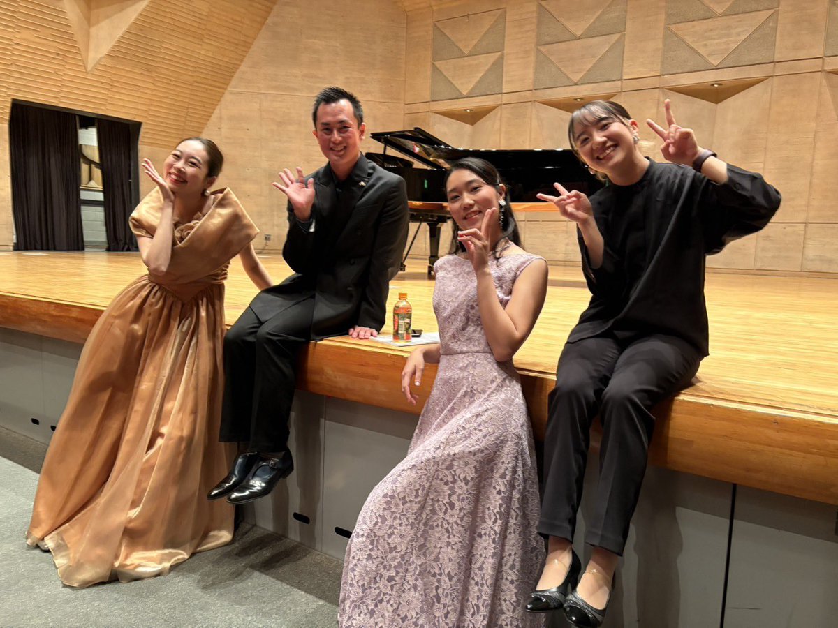 YurieAndo_peony's tweet photo. 合同門下発表会終わりました🎄

ドイツ語イタリア語をみんなが歌っている中たった一人フランス語を歌いに行った謎の人として存在していました

山下先生門下で参加できてとっても幸せでした❣️

そして、久しぶりのいずみホールでとても懐かしい気持ちで歌いました👏歌いやすいホール✨ https://t.co/lpbstRwVXE