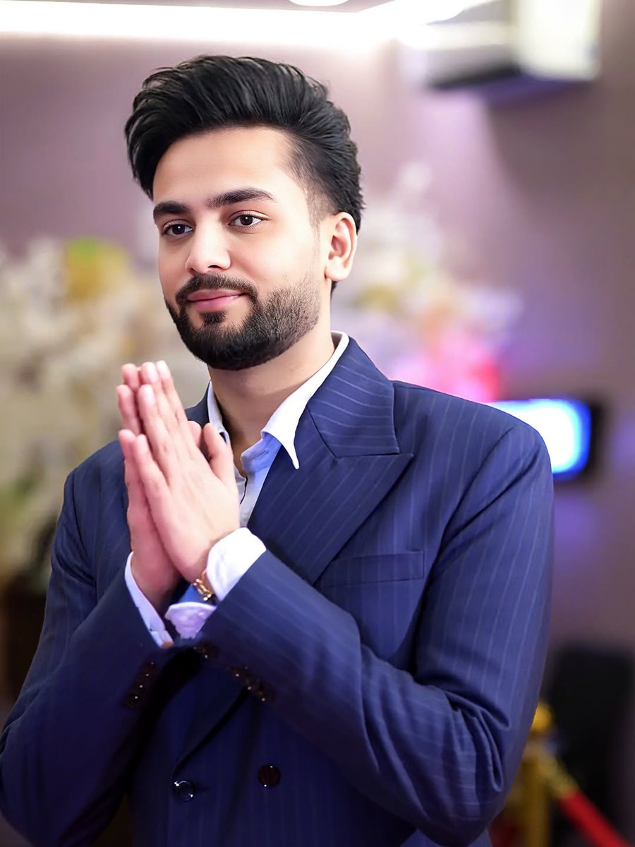 rajumuke53's tweet image. Rao Sahab 🔥 
#AukaatKeBaharStreamingNow
#ElvishYadav #ElvishArmy