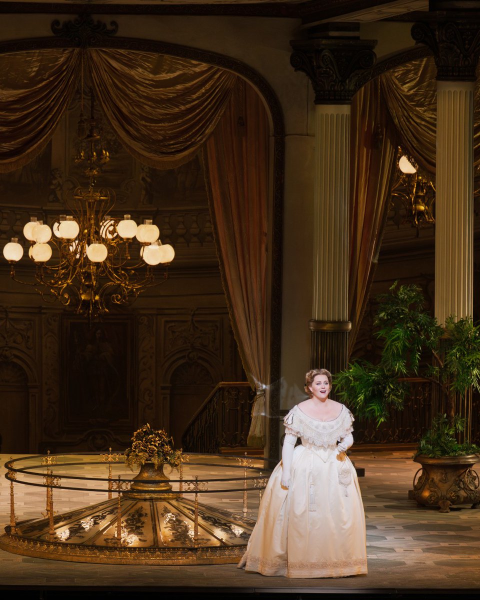 Your sister has had to masquerade as a man her whole life, and you need to be married off to a wealthy man in order to save your family from financial ruin. @METOPERA ENCORE: ARABELLA—never a dull moment in 1860 Vienna.
Saturday, December 6 | 12:55pm

🎟️ watervillecreates.org/shows/met-oper…