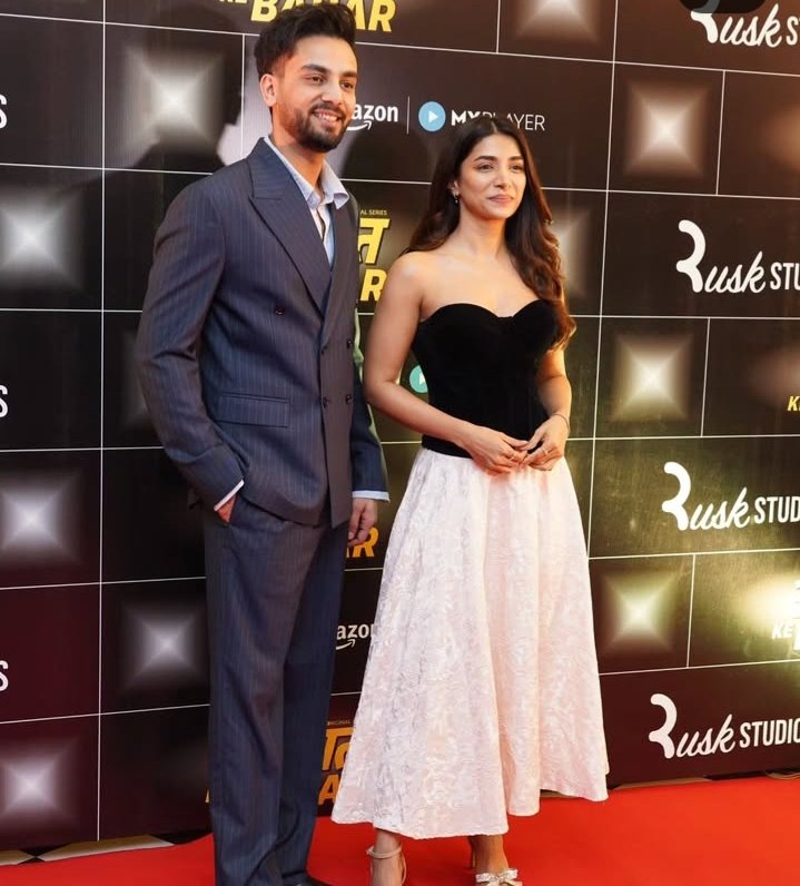 sh0rya_'s tweet image. #AukaatKeBaharStreamingNow
#ElvishYadav #ElvishArmy