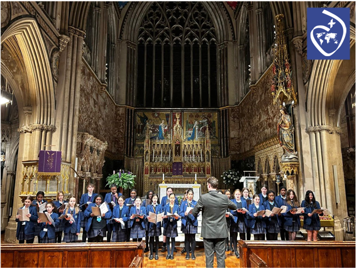 SHHSHammersmith's tweet photo. On Tuesday evening, our Sacred Heart Chamber Choir performed three beautiful pieces of Christmas music - On Christmas Night, Noel, and Star Carol - as part of a moving charitable service. 🌟Their performance was very well received by all in attendance. 

#shhshammersmith #choir https://t.co/DHA1YJAuYD