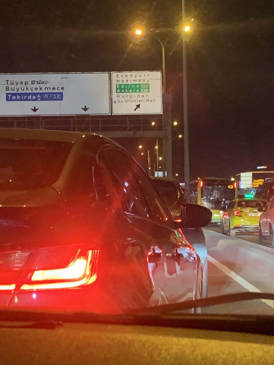 1 km yolu 20 dkdır bitiremedik. Beylikdüzü korkunç bir yer