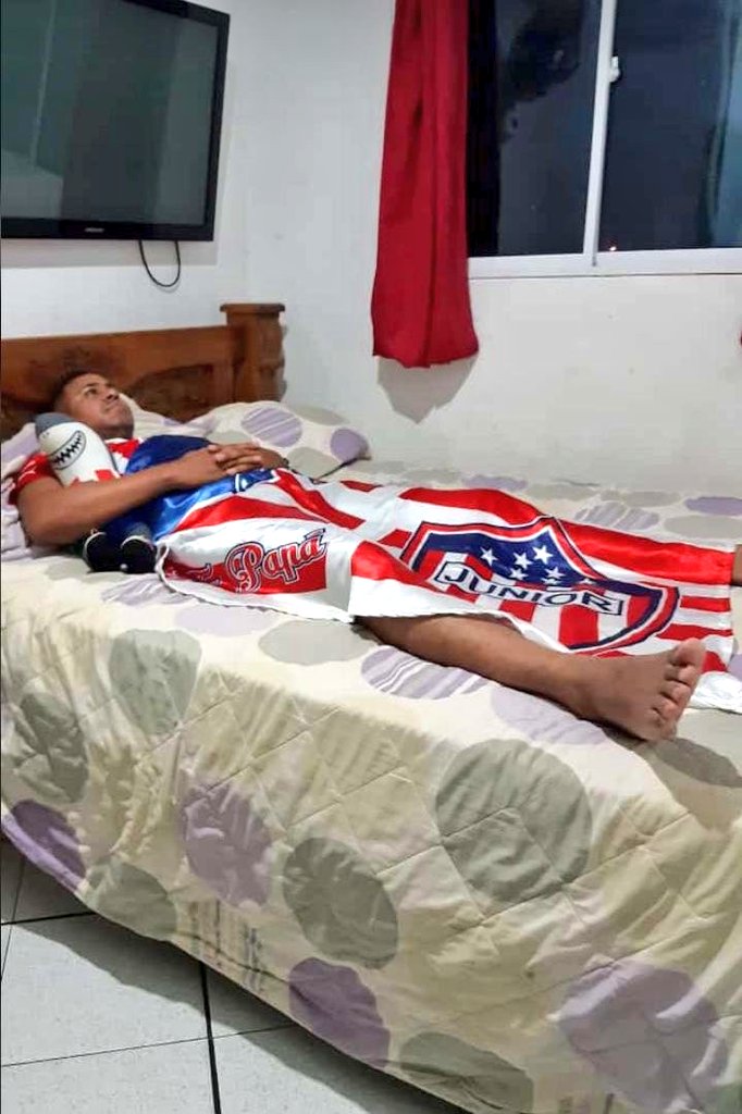 Desde las 6: 00 am estoy así, que día tan largo, que empiece ya el partido.