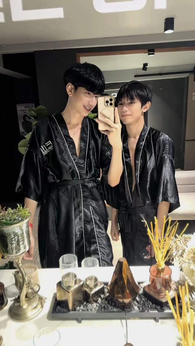 Blacksnow_x's tweet photo. มาแช่น้ำป๋อมแป๋ม ♨️
@JaoNimo_05 @FEELONSEN https://t.co/jFW3p4fmKo