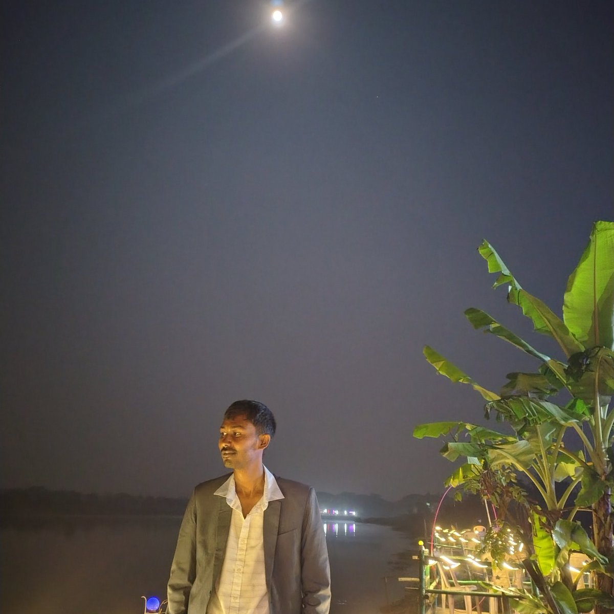 sovonchowdhury6's tweet image. শীতের রাতে ঘোরাঘুরি 🥶❤️