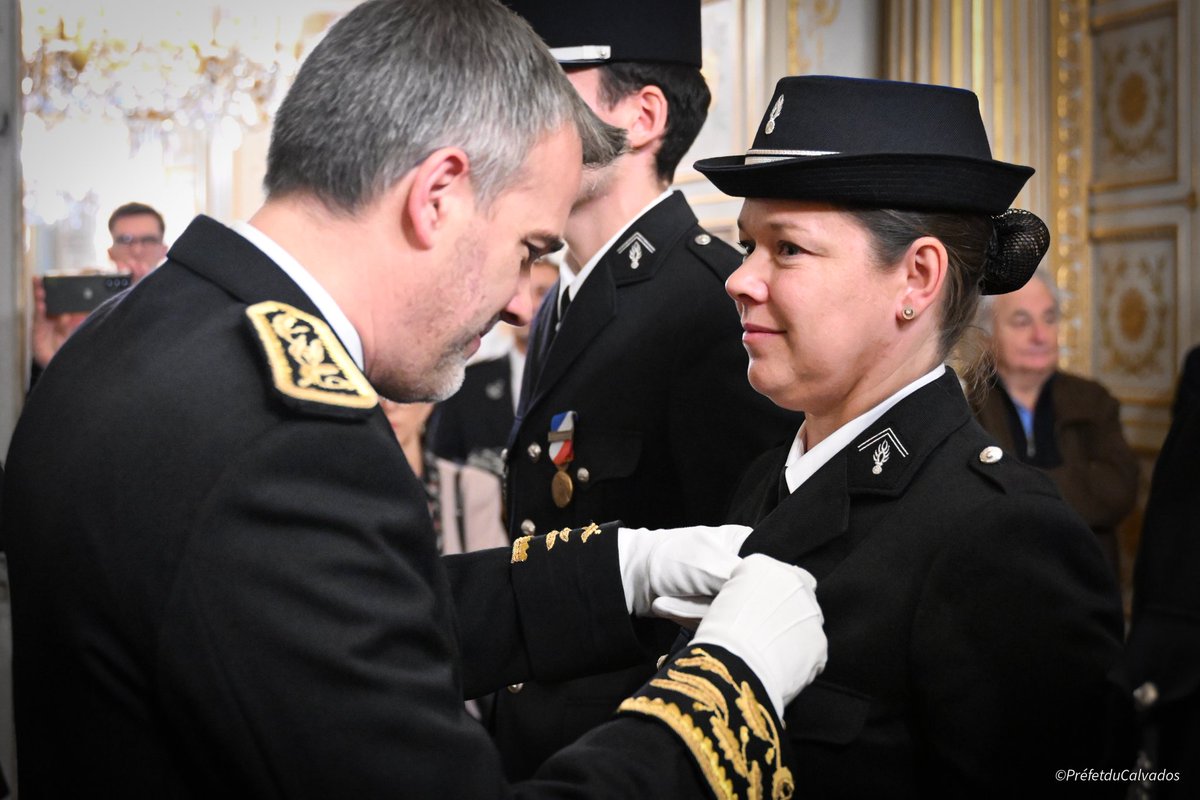 Cérémonie de remise des médailles de la sécurité intérieure et des distinctions pour actes de courage et de dévouement 🎖

Au nom du ministre de l’Intérieur, le préfet a honoré 35 personnes pour leur engagement exemplaire au service de la sécurité de la population.

Cette
