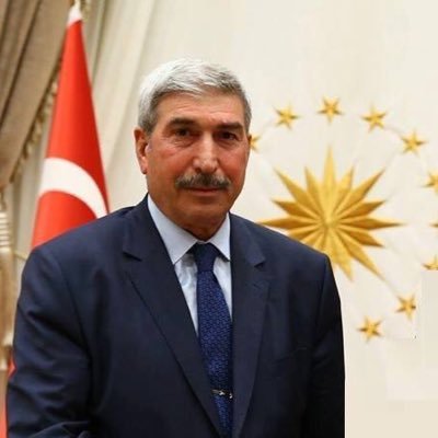 Viranşehirde Seyidan Aşiretinin ileri gelenlerinden Mehmet Ekinci'yi çalışma Ofisinde eski ilçe Başkanımız Ahmet Acet ile birlikte Ziyaret ettik.
Şanlıurfamızın önemli bazı sorunları konuşup çözümü üzerinde İstişarede bulunduk.
Bize gösterdiği ilgi ve alakadan dolayı kendisine