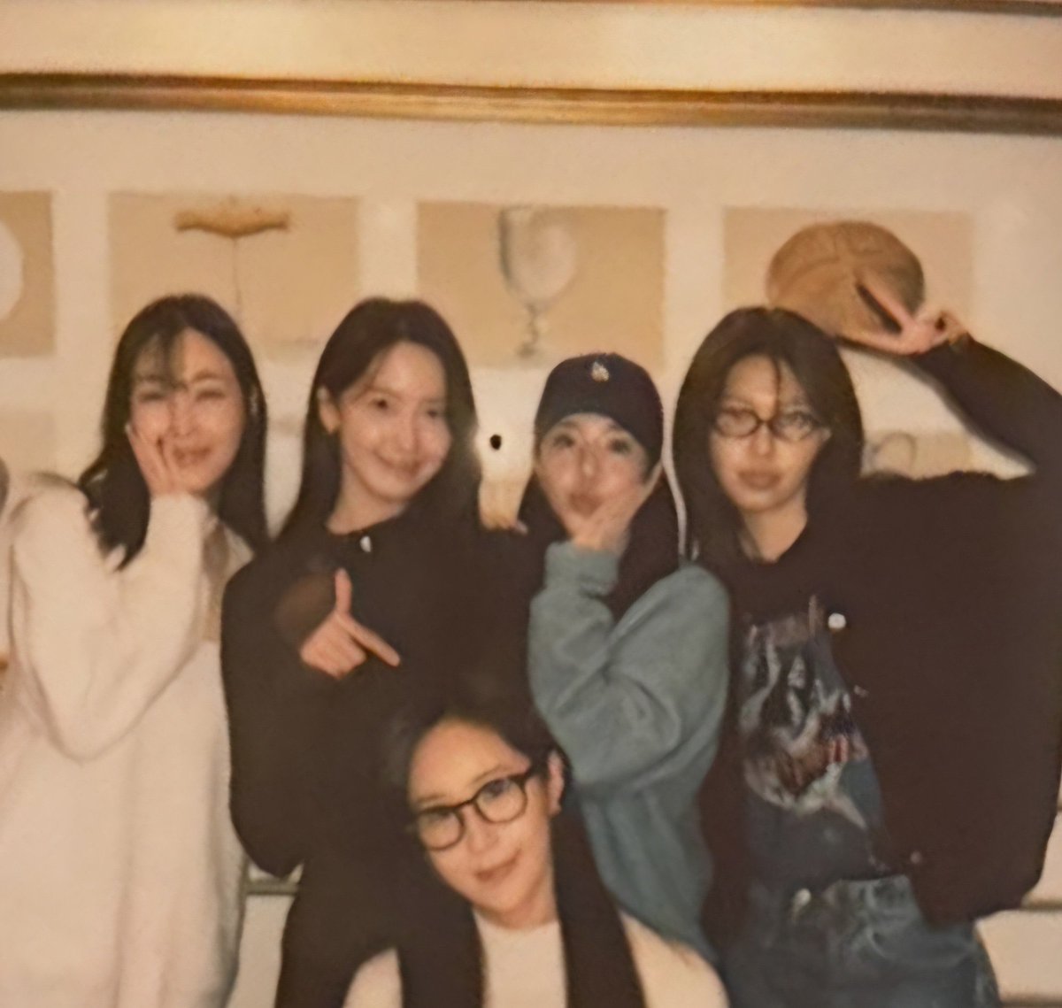 Sunny, Tiffany, Yuri, Sooyoung and Yoona are celebrating Yuri's Birthday 

Happy Birthday Yuri 
#소원의_유니버스_유리야_생일축하해 #HAPPY_YURIVERSE_DAY