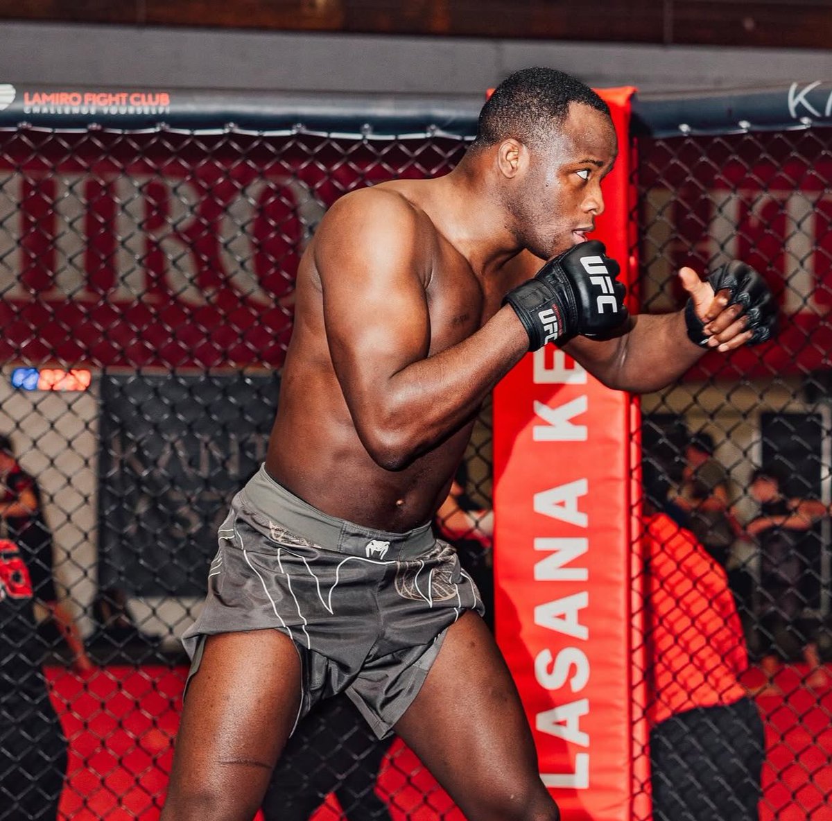 Hey <a href="/PatricioPitbull/">Patricio Pitbull</a> let the past behind, lets meet in feb/march in the uk.

As you keep talking about my weight I can promise you 1 thing if i dont make weight this time I will retire from Mma.

@vincentdutilly tell him to stop stressing please 💆🏾‍♂️💆🏾‍♂️