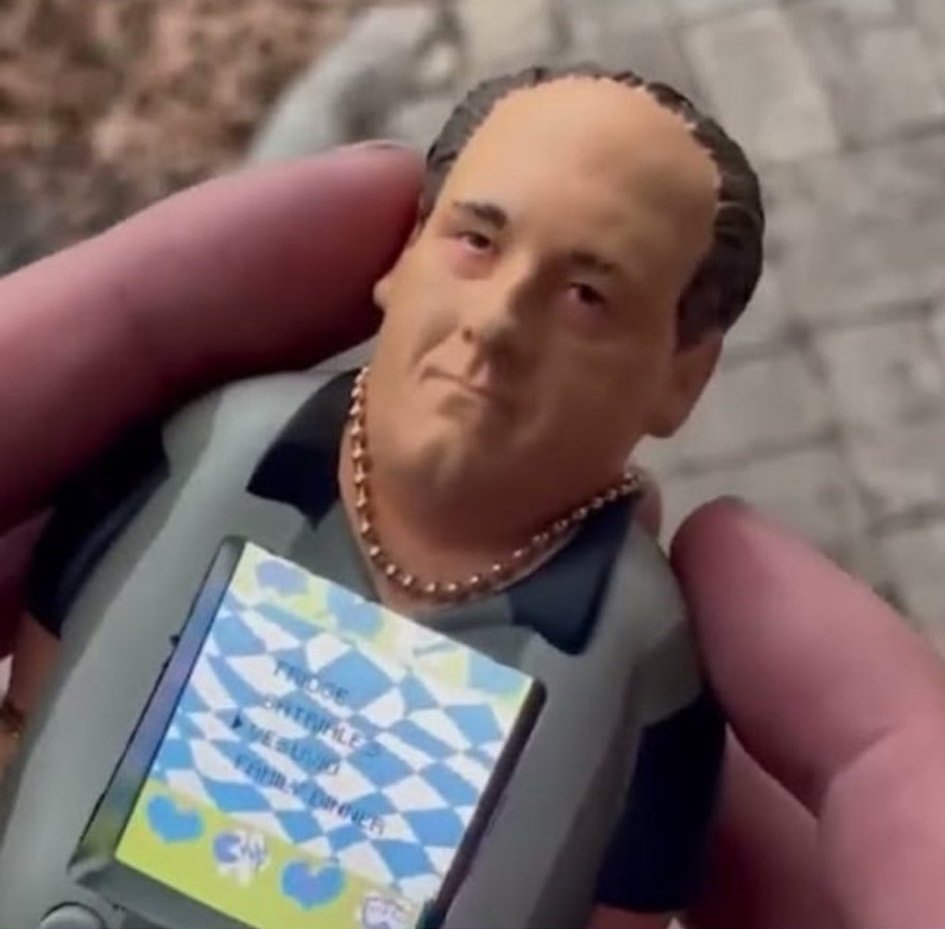 ErykLoden's tweet image. 🖤🦆 TONYGOTCHI just dropped.
It’s Tony Soprano as a Tamagotchi.
Feed him gabagool, take him to therapy, whack his enemies… or he gets depressed and sleeps with the fishes 💤🐟
100% meme 🔥
He remembers the old days when coins had honor.
Now he’s stressed, chain-smoking cigars,…