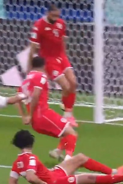 زيد قُنبر لاعب فلسطين سجل هدف من قوة التسديدة سوى كوبريين بكره واحده