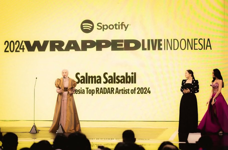 tiarasalsyaa's tweet photo. dua idola gue emang KERENNN BGTT kalo soal MUSIKKKK mereka gaperlu diraguinn lagi coii, tahun lalu ada Salma yg jadi Top RADAR Artist 2024 &amp; tahun ini ada Rony yg jadi Top RADAR Artist 2025😭🌟 https://t.co/a5WVpTHs35