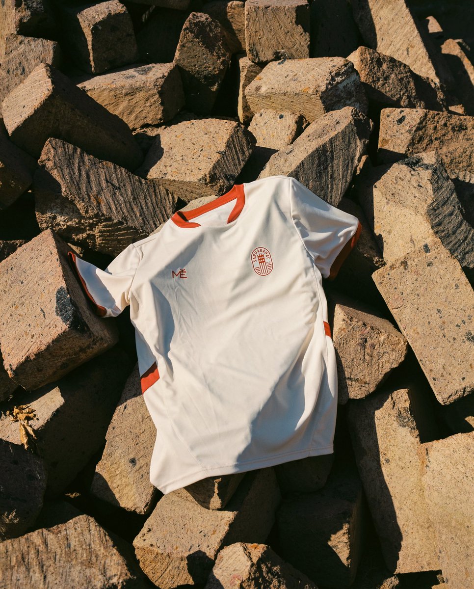 🚨 𝗙𝗢𝗡𝗗𝗘́ 𝗘𝗡 𝟮𝟬𝟮𝟭 𝗣𝗔𝗥 𝗟’𝗔𝗩𝗢𝗖𝗔𝗧 𝗗’𝗔𝗡𝗧𝗢𝗜𝗡𝗘 𝗚𝗥𝗜𝗘𝗭𝗠𝗔𝗡𝗡 🇫🇷 𝗘𝗧 𝗗𝗘 𝗙𝗔𝗖𝗨𝗡𝗗𝗢 𝗠𝗘𝗗𝗜𝗡𝗔 🇦🇷, 𝗟𝗘 𝗙𝗖 𝗦𝗔𝗥𝗗𝗔𝗥𝗔𝗣𝗘𝗧 🇦🇲 (𝗗𝟮) 𝗟𝗔𝗡𝗖𝗘 𝗦𝗔 𝗣𝗥𝗘𝗠𝗜𝗘̀𝗥𝗘 𝗖𝗔𝗠𝗣𝗔𝗚𝗡𝗘 𝗗𝗘 𝗠𝗔𝗜𝗟𝗟𝗢𝗧 ! 👕😍

Premier de First League en