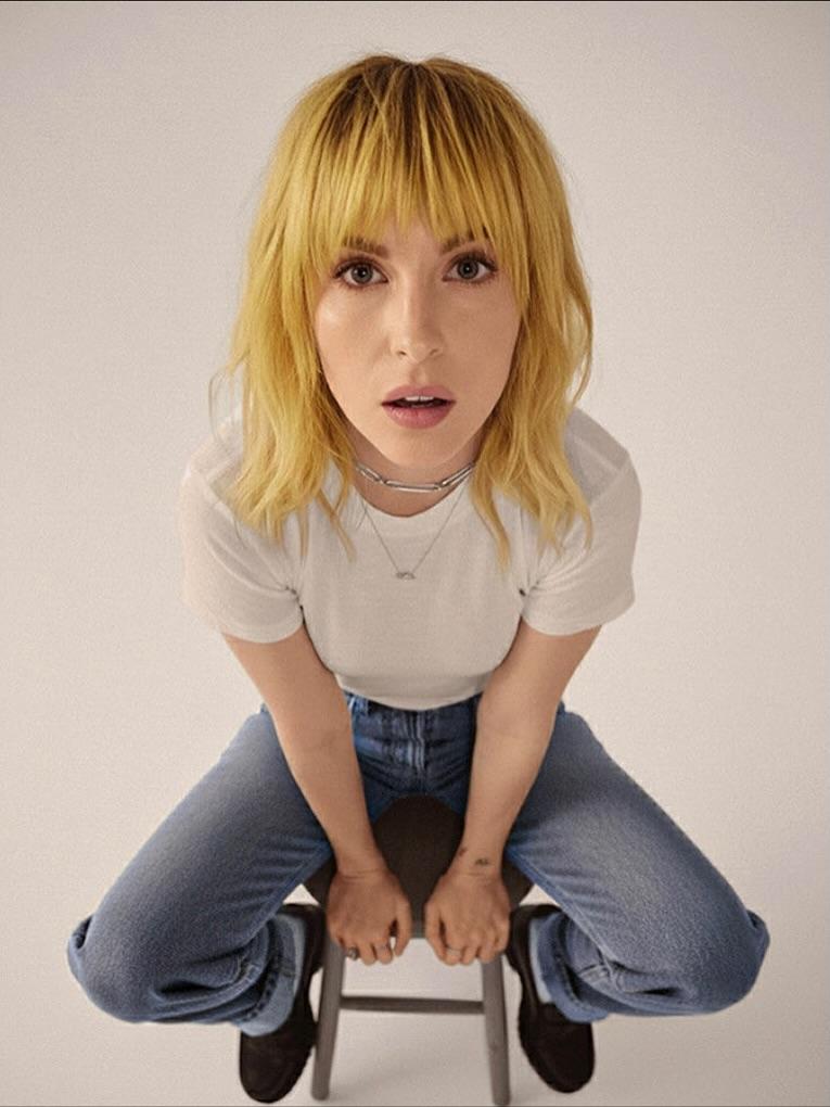 Rolling Stone ranked Hayley Williams' "Mirtazapine" the #17 best song of 2025.

"It's a peak moment on Hayley's excelent LP ... the happiest anyone has ever sounded singing about antidepressants."