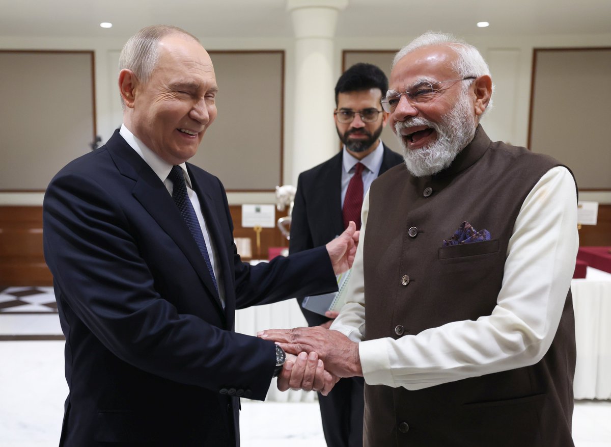 narendramodi's tweet image. Welcomed my friend, President Putin to 7, Lok Kalyan Marg.

@KremlinRussia_E