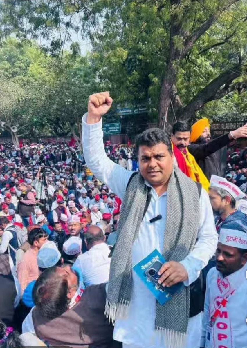 *मैं तुझे न्याय दिलाऊंगा* 
*तू मेरे साथ कदम आगे बढ़ा तो सही*
*मैंने खुद की आज़ादी छोड़ दी है*
*मैं तेरे लिए ही दिन रात लड़ रहा हूं*
*मैं तुझे तेरा सम्मान दिलाऊंगा* 
*तू मेरे साथ कदम आगे बढ़ा तो सही*
#OPS बहाली मेरा जीवन लक्ष्य है
सत्य की जीत होगी यह निश्चित है
-विजय कुमार बंधु