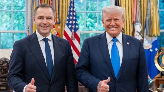 🚨 A Polônia acaba de PROIBIR oficialmente o Partido Comunista (KPP)

A decisão foi tomada pelo Tribunal Constitucional, que declarou que não há lugar no sistema jurídico polonês para um partido que “GLORIFICA regimes criminosos responsáveis pela MORTE de MILHÕES, incluindo