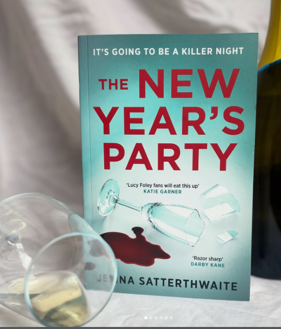JennaSchmenna's tweet photo. THE NEW YEAR'S PARTY is out in the UK today, and has been out in the US for 1 month! 🍾🍾🍾

To celebrate, I'm giving away 10 copies (ebook or paperback) in the US! Comment and RT to enter 🥳 https://t.co/J2onLhmTww