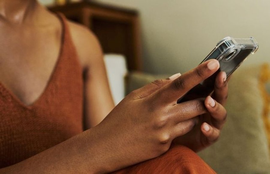 Selon une étude mondiale menée par l’UNESCO et le Centre international pour les journalistes (ICFJ), 73 % des femmes journalistes déclarent avoir été victimes de violences en ligne, et 20 % ont reçu des menaces physiques ou sexuelles.. 

✍️  bit.ly/49W3n5R