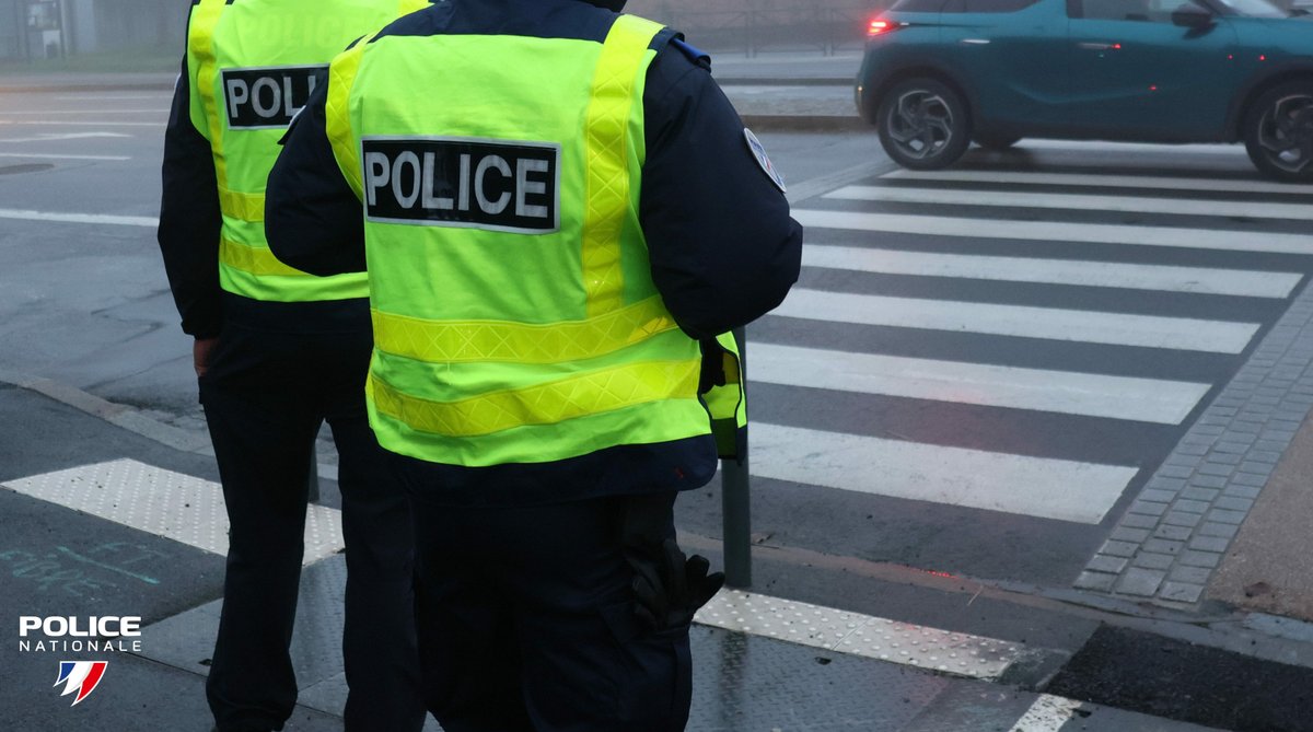 #Piétons | Hier à #Rennes, plusieurs contrôles ont été réalisés aux abords des passages protégés pour rappeler aux automobilistes et cycles la priorité données aux piétons sur ses aires.
10 verbalisations pour refus de priorité 
➖6 points
❌135 € d'amende
#SécuritéRoutière