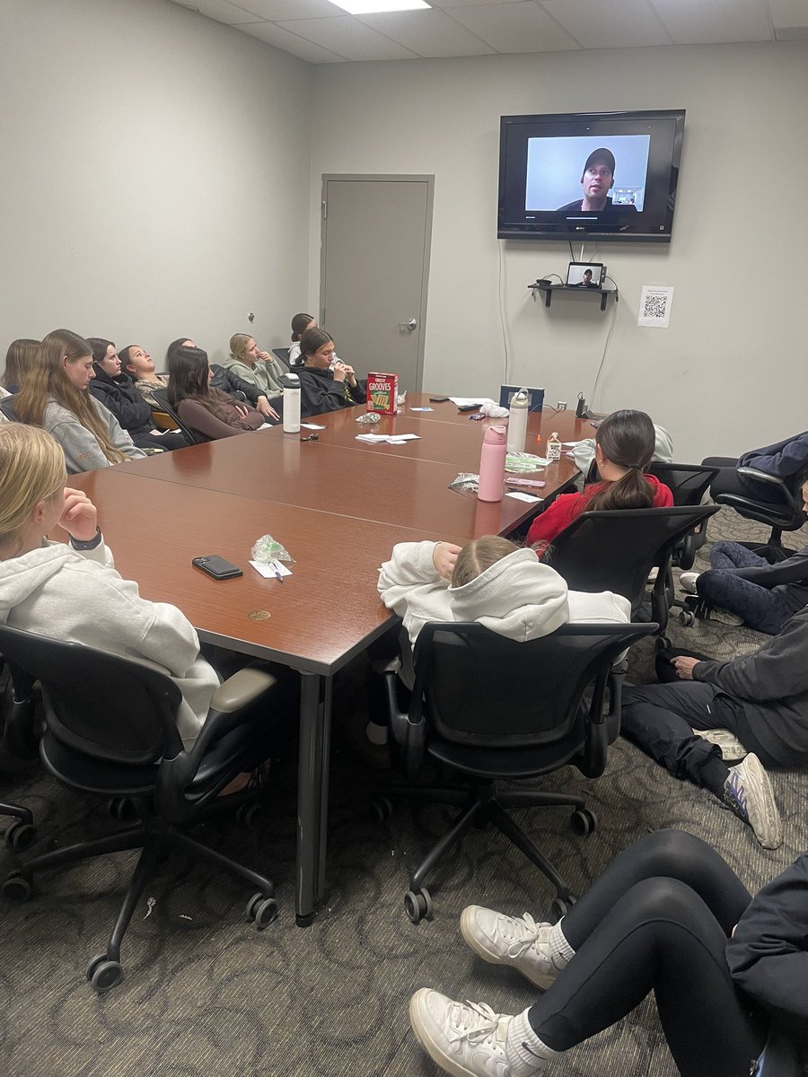 DRgirlshockeyhs's tweet photo. Jonathan Garcia is an American speed skater who rose from inline national champ to World Cup and Olympic athlete. He won a 2006 Worlds bronze, two U.S. titles, and qualified for the 2014 Olympics. We had the pleasure of hearing him share his career. Thank you Jonathan! https://t.co/vzXw3eWo6r