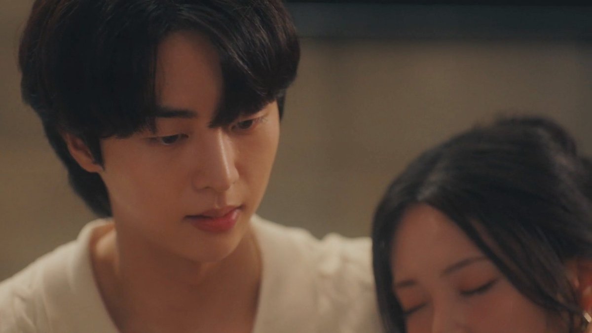 jooonyiie's tweet image. what does this stunning diva see in this boring man im honestly trying to understand