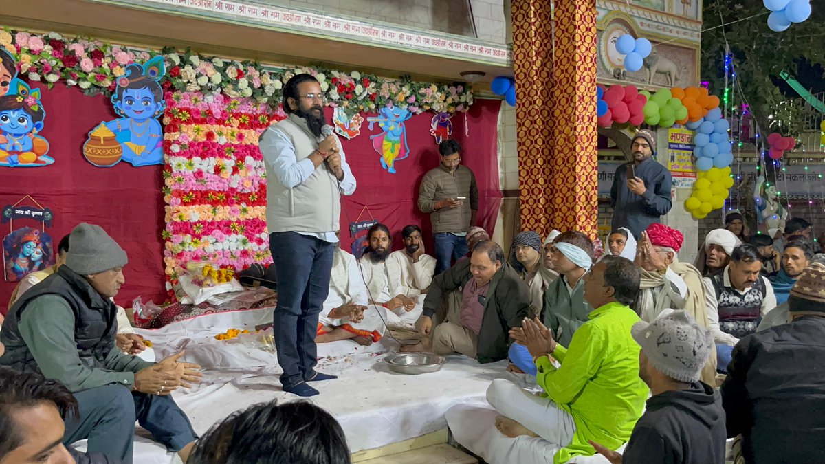 आज विधानसभा क्षेत्र शाहपुरा के कुंडा धाम में परमानंद जी महाराज के पाटोत्सव कार्यक्रम में सम्मिलित होने का सौभाग्य प्राप्त हुआ।

परमानंद जी महाराज से क्षेत्रवासियों के सुख-समृद्धि और खुशहाली की मंगलकामना की और महामंडलेश्वर श्री प्रहलाद दास जी महाराज का आशीर्वाद लिया।

परमानंद जी