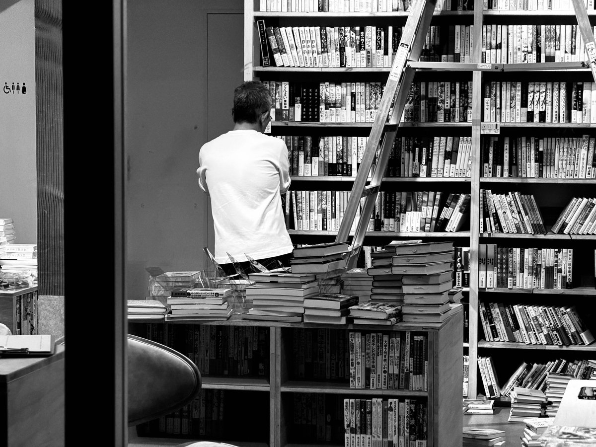 <a href="/suzuki_s_design/">鈴木成一デザイン室</a> <a href="/dokushohyakkei/">読書百景</a> <a href="/bonustrack_skz/">BONUS TRACK / ボーナストラック</a>