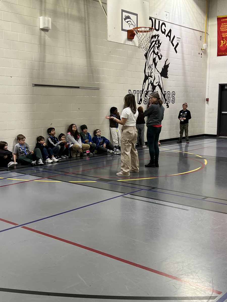 🎉 Thank you <a href="/RVSDiscoveryTr/">Discovery Trails Online School</a> families and students for making Activity Day amazing! 💻👟 Games, cookies 🍪 and smiles everywhere! Big thanks for 🧥🧤❄️ winter gear donations, your kindness warms our community! 💙 Thank you <a href="/GMHSMustangs/">George McDougall HS</a> for the gym! See you next time! 👏 #RVSed